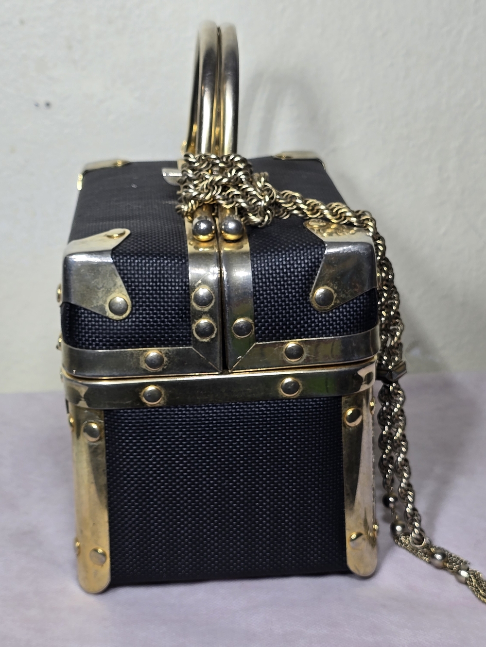 Vintage 1960s Metal Train Vanity Case Box Bag With Metal Tassle Necklace - Picture 8 of 14